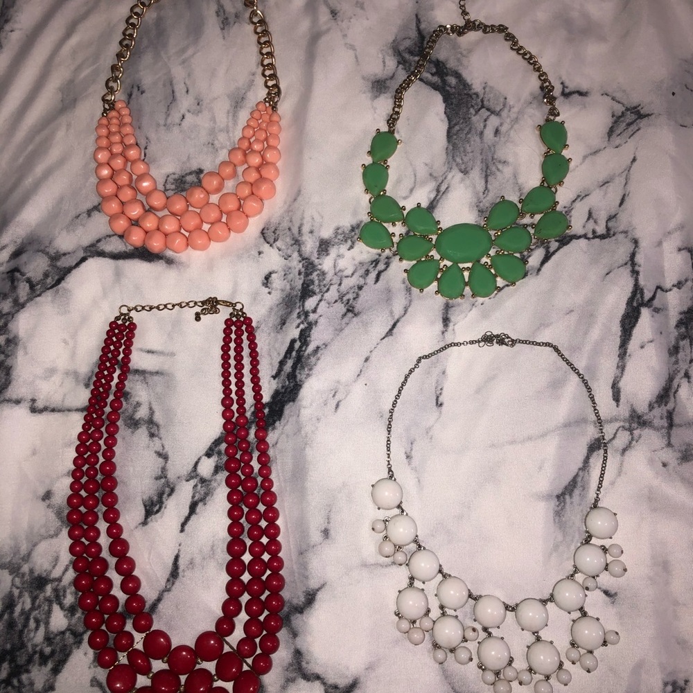 Women’s fashion necklace - Picture 2 of 2